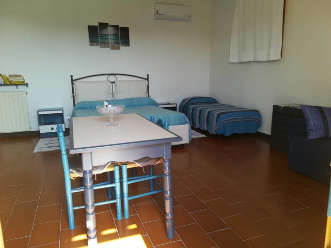 Bedroom 2, AnteMARE, Savona