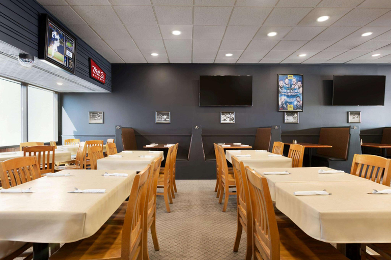 Food & Drinks 3, Travelodge by Wyndham Toronto East, Toronto