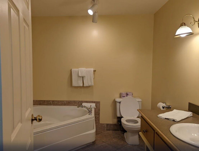 Bathroom 2, Stratford Suites, Perth