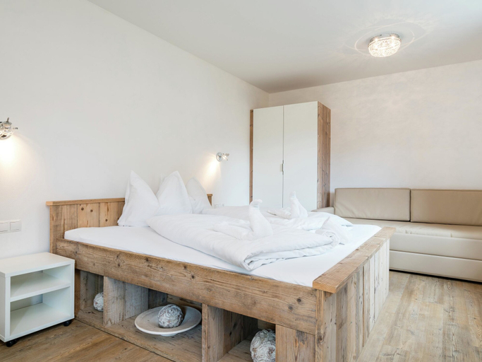 Bedroom 3, Beautiful Apartment Near Ski Area in Salzburg, Zell am See