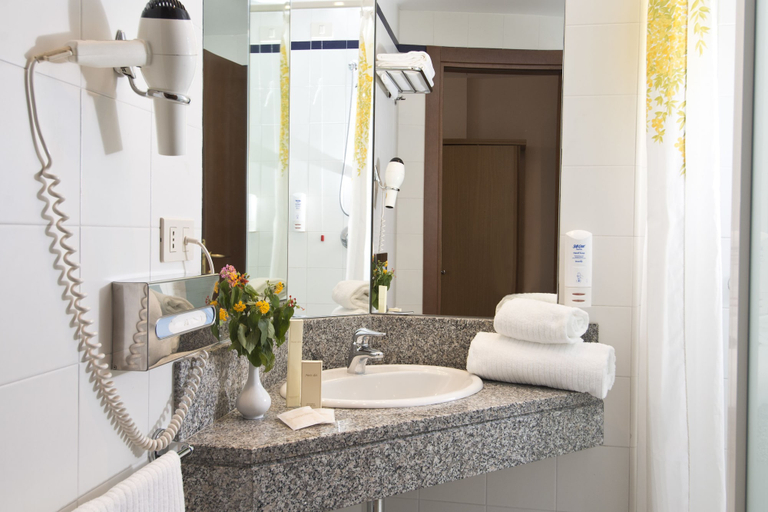 Bathroom 3, Park Hotel Sant' Elia, Brindisi