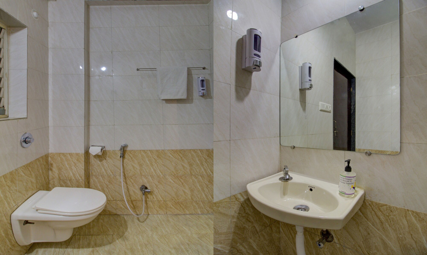 Bathroom 3, Itsy Hotels Sky Vista, Pune