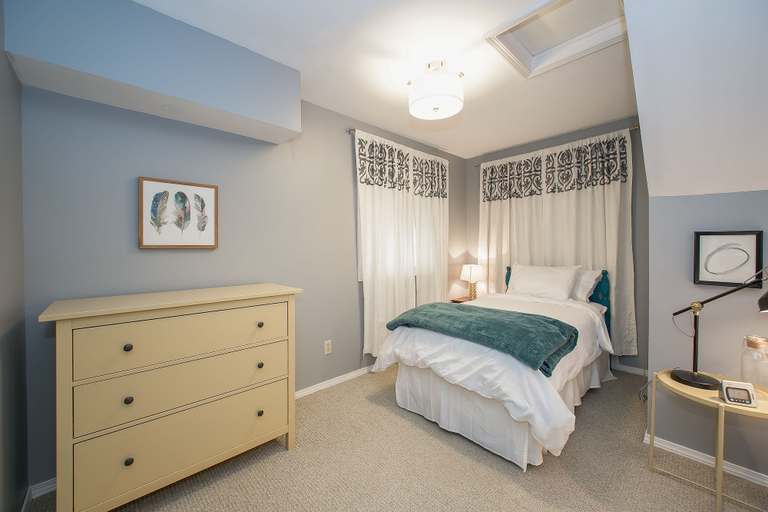 Bedroom 2, Hyde Park Family Retreat, Ada