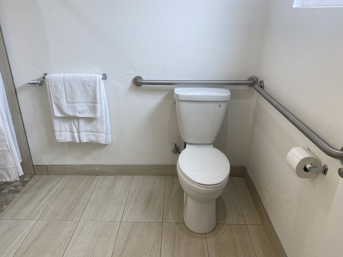 Bathroom 4, Sun Valley Inn, Contra Costa