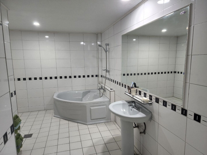 Bathroom 4, Andong Hotel, Andong