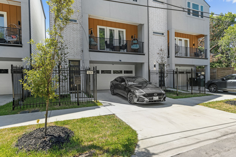 Exterior & Views 2, Villa De Briley, Houston