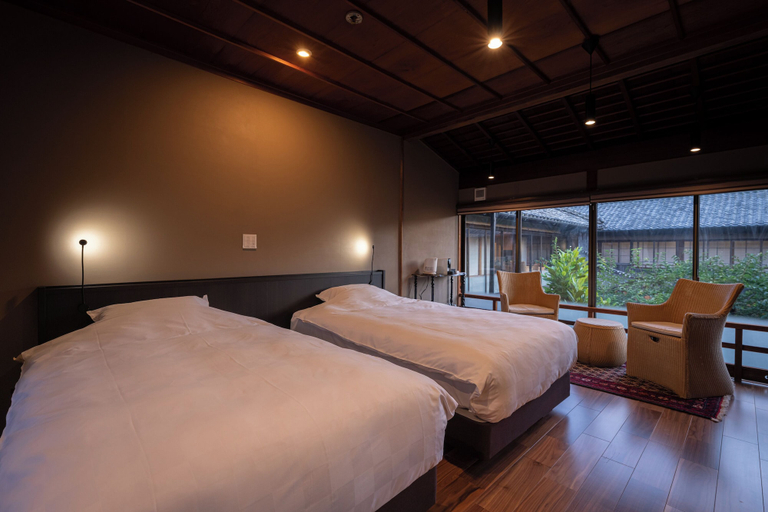 Bedroom 3, IZUTSURO, Tahara