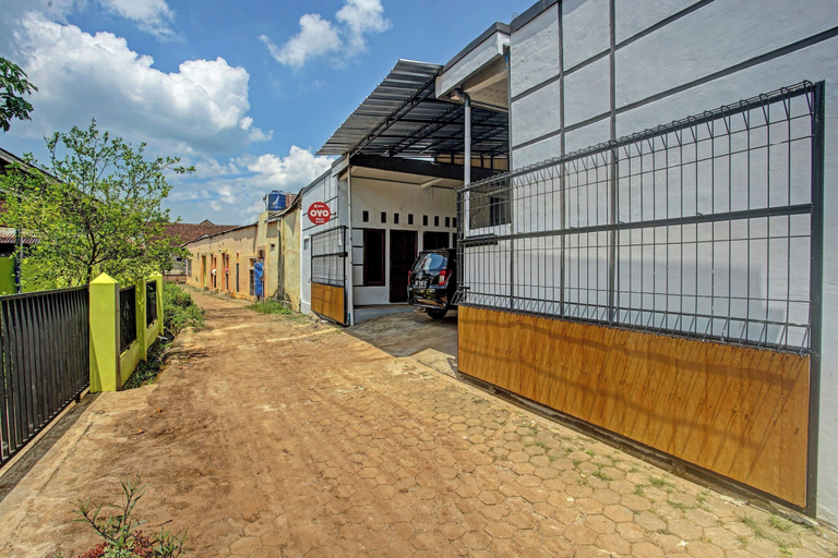 Exterior & Views, OYO 3994 Wisma Amalia, Bandar Lampung