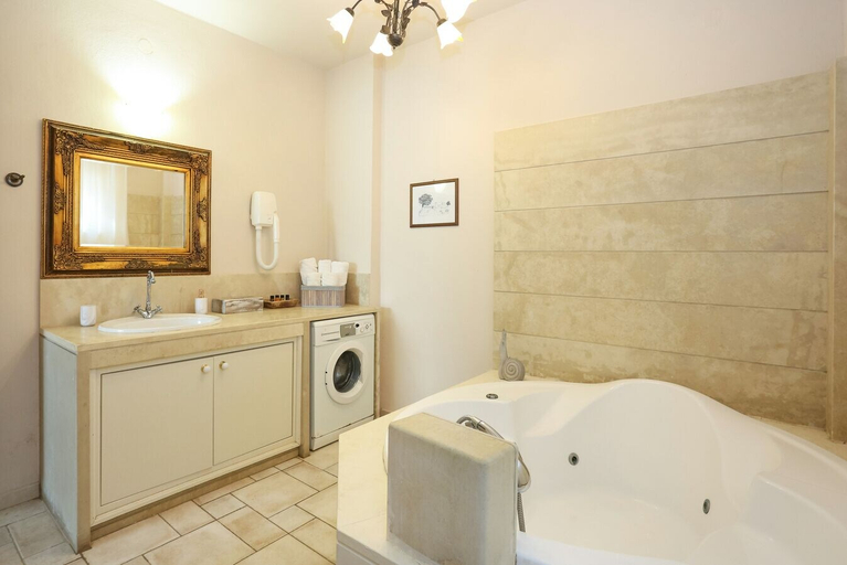 Bathroom, Villa Myrsini, Faistos