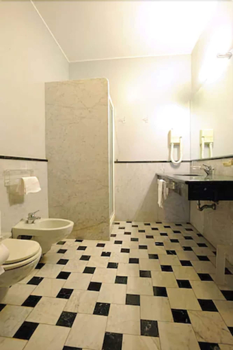 Bathroom 4, Hotel President, Trapani