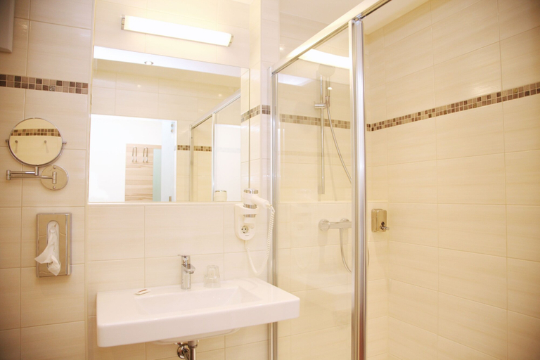 Bathroom 5, Tinschert Hotel-Restaurant-Partyservice, Perg