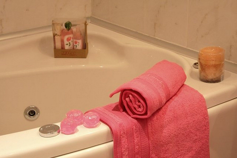 Bathroom 5, Acropol, Central Macedonia