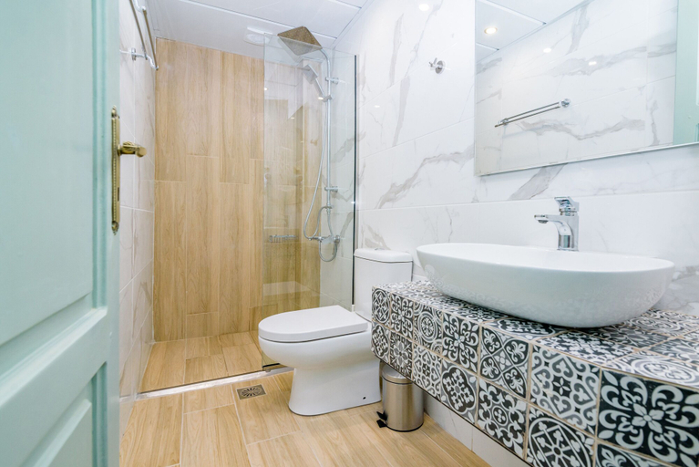 Bathroom 5, Alegria, Crete