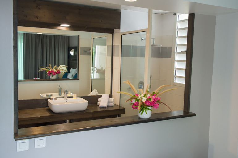 Bathroom 3, HOTEL BOIS JOLI, Terre-De-Haut