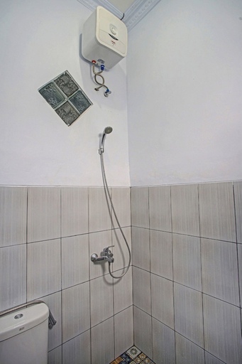 Bathroom 3, OYO 3994 Wisma Amalia, Bandar Lampung