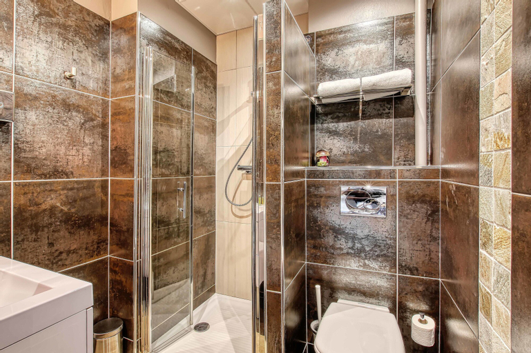 Bathroom 6