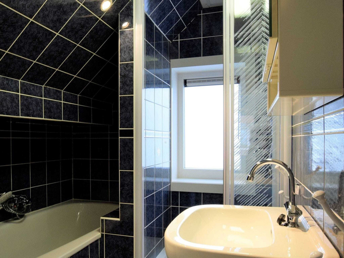 Bathroom, Terraced House by Katwijk Beach & Center, Katwijk