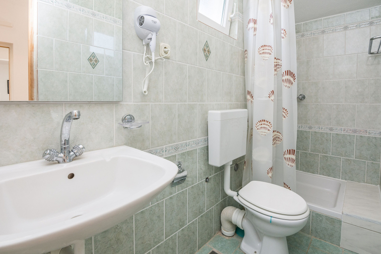 Bathroom 3, Apartments Napros, Privlaka