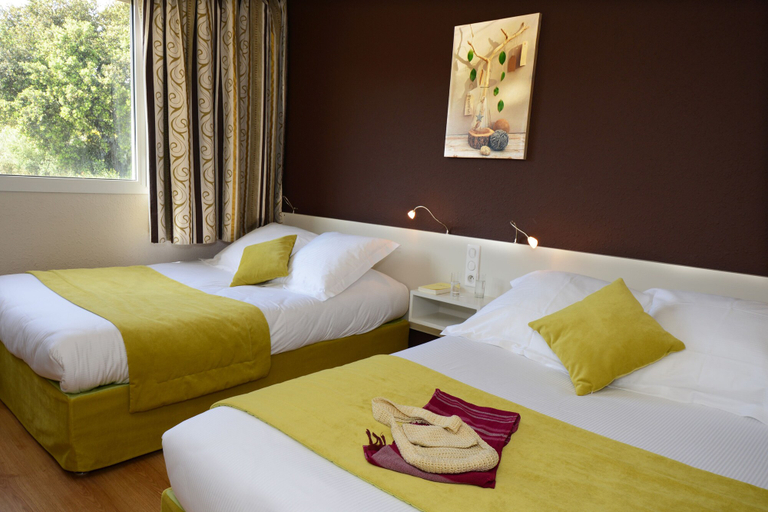 Bedroom 3, Hôtel Le Lagon, Gard