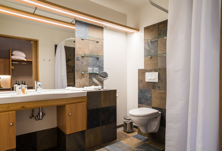 Bathroom 4, Hotel Husafell, Borgarfjarðarsveit