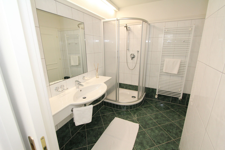 Bathroom 5, Hotel Goldener Stern, Hallein