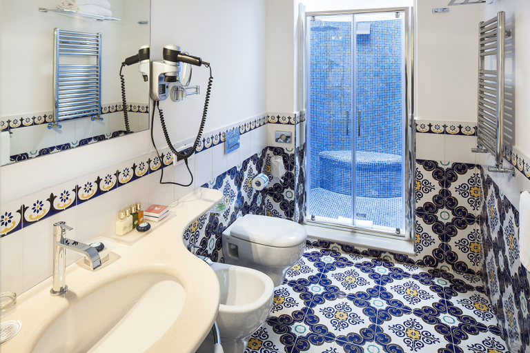 Bathroom 5, San Montano Resort & Spa, Napoli