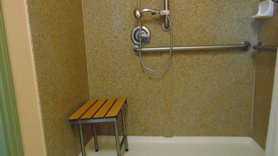 Bathroom 4, Corcoran Country Inn, Kings