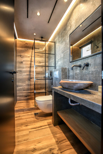 Bathroom 4, Meteora Heaven and Earth, Thessaly