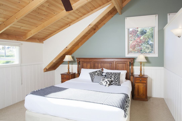 Bedroom 2, Beechworth Cedar Cottages, Indigo - Pt A