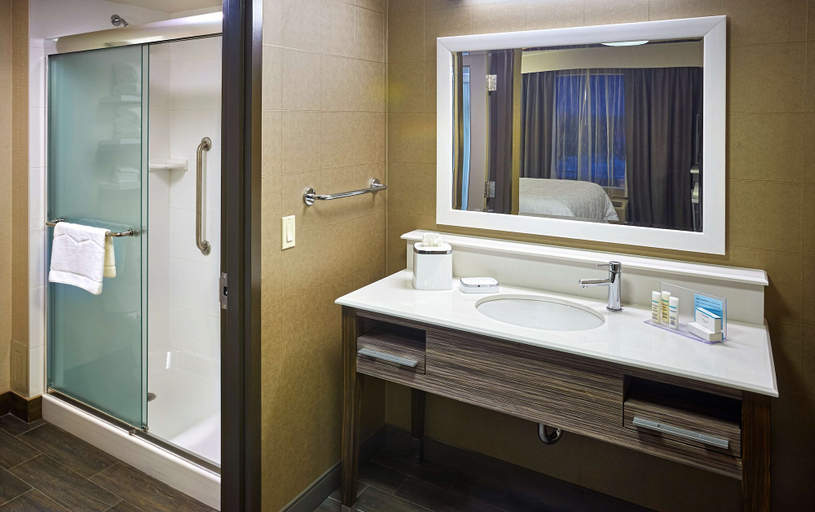 Bathroom 4, Hampton Inn by Hilton Timmins, Cochrane