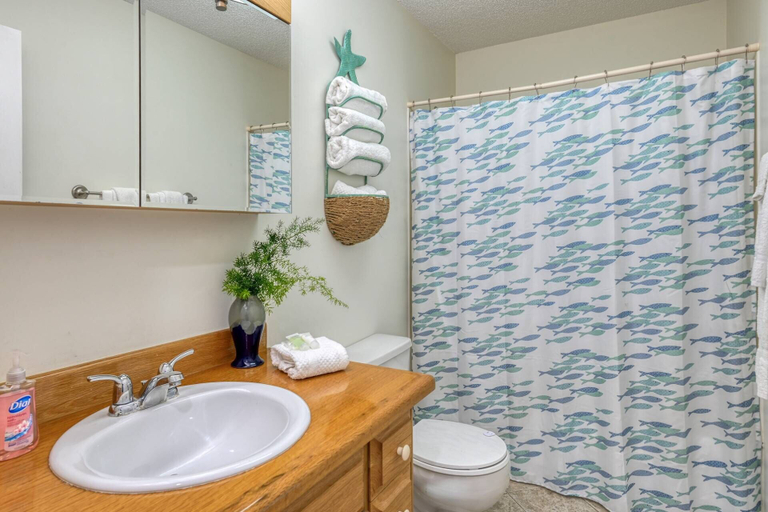 Bathroom 4, Sunrise Point, Saint Johns