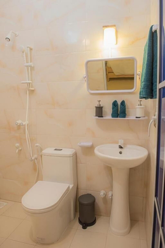 Bathroom 5, One The Island