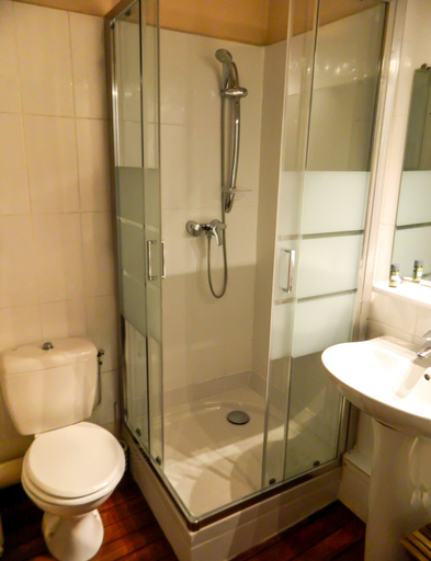Bathroom 3, Hôtel Croix Baragnon, Haute-Garonne