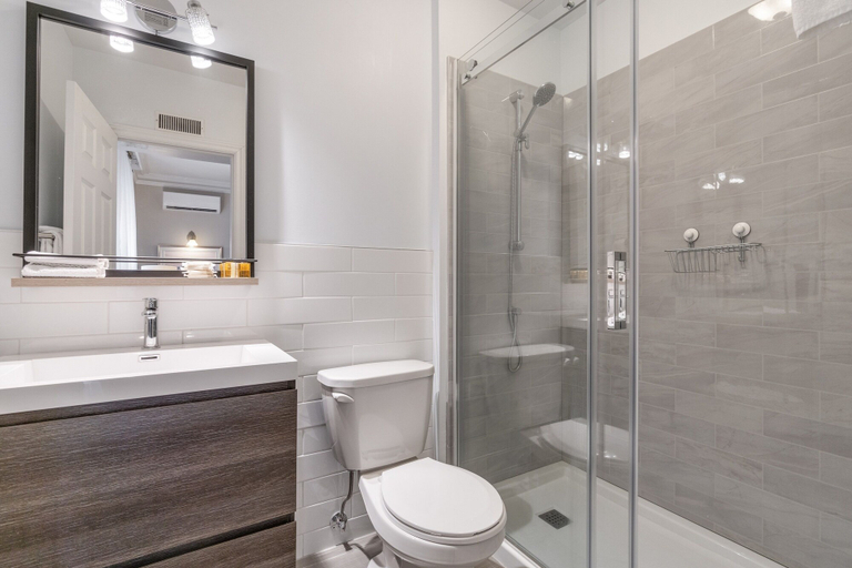 Bathroom 4, Manoir de la Tour - Par Aneyro, Communauté-Urbaine-de-Québec