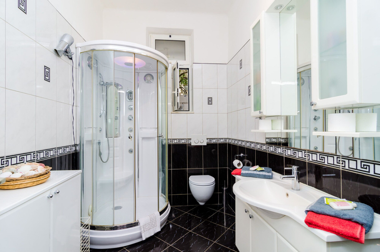 Bathroom 2, Apartment Caceris, Dubrovnik
