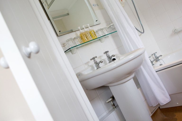 Bathroom 4, Pedn Olva, Cornwall