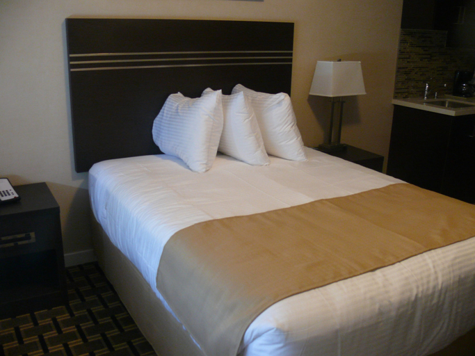 Bedroom 3, Super 8 by Wyndham Watrous, Division No. 11