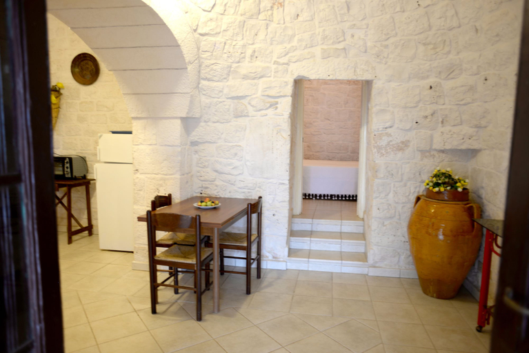 Others 3, Trullo Nino, Brindisi