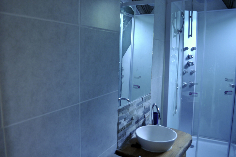 Bathroom 3, Patagonia Eco Domes, Lago Argentino