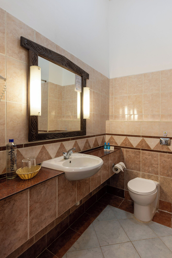 Bathroom 4, Sentrim Castle Royal Hotel, Mvita