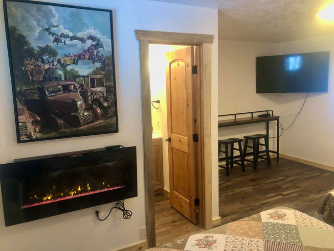 Others 4, Alpine Lodge and RV, Valley