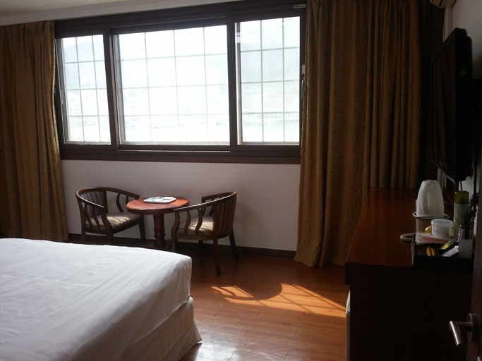 Bedroom 2, Lighthouse Hotel, Geoje