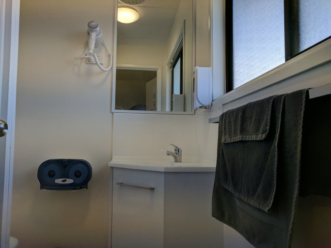 Bathroom 4, Wollongong Surf Leisure Resort, Wollongong - Inner