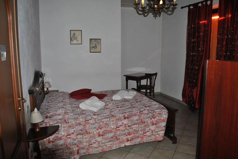 Bedroom 3, Chicca Hotel, Alessandria