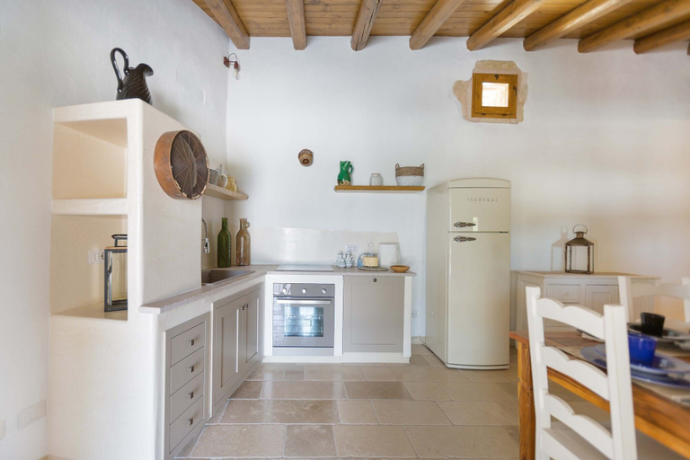 Others 5, 2474 Villa Vanda, Lecce