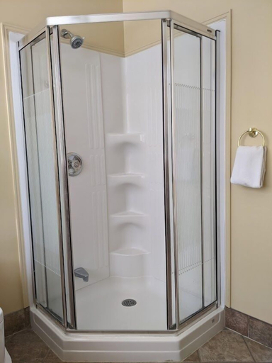 Bathroom 5, Stratford Suites, Perth