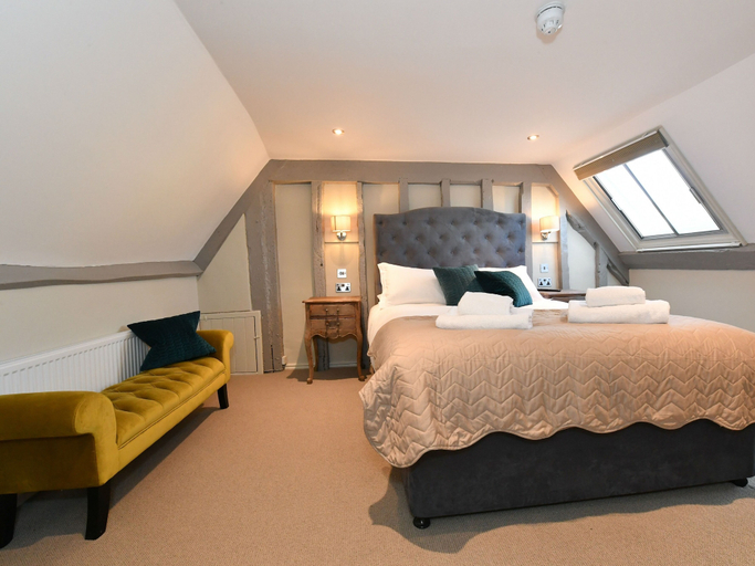 Bedroom 3, The Lansdowne Hotel, Wiltshire