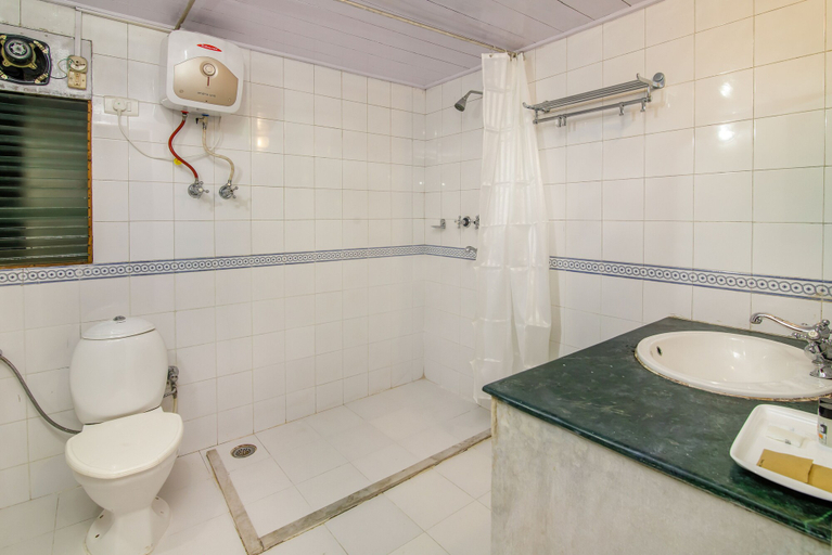 Bathroom 4, Muscatel Himalayan Resort, Darjiling