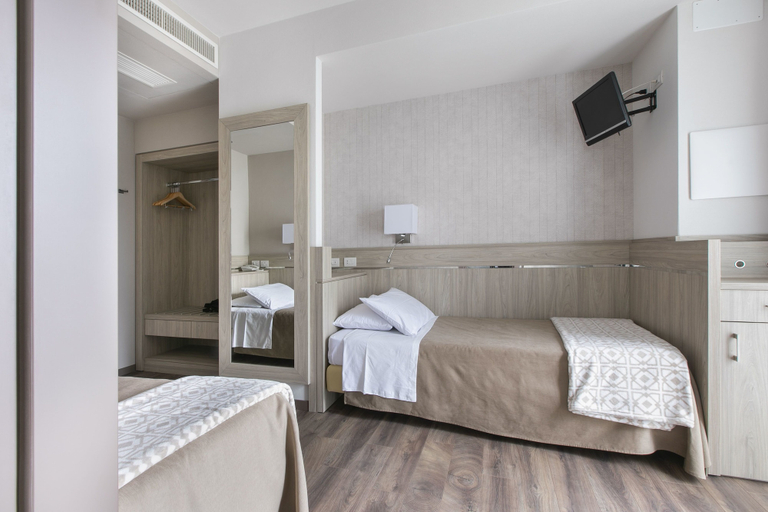 Bedroom 3, Hotel Conradi, Sondrio