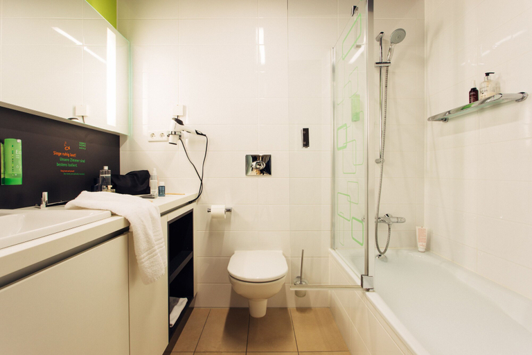 Bathroom 5, harry’s home München Moosach hotel & apartments, München
